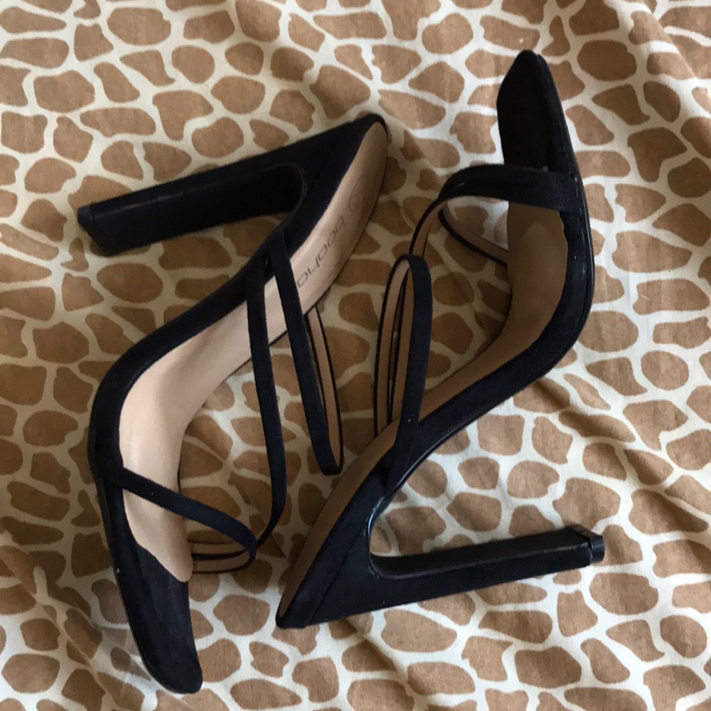 BRAND NEW BOOHOO STRAPPY HEELS